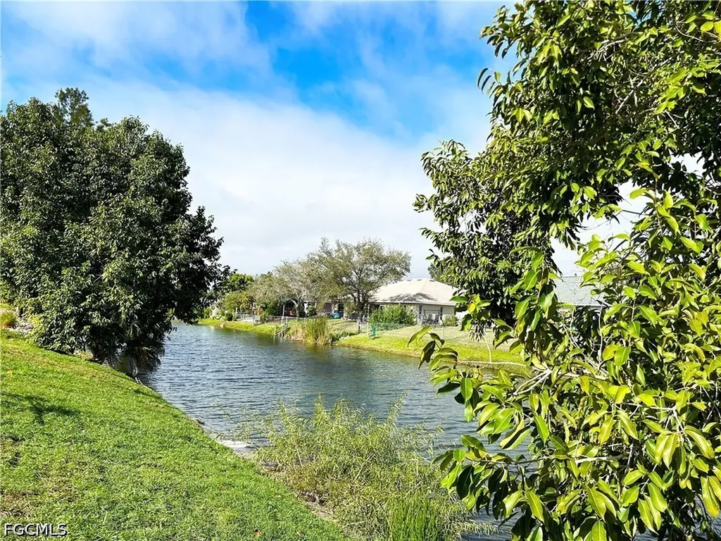 605 SE 14th Street Cape Coral FL 33990