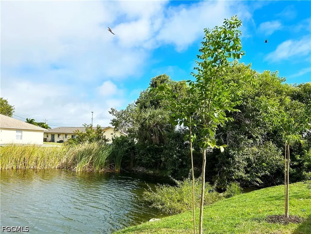 605 SE 14th Street Cape Coral FL 33990