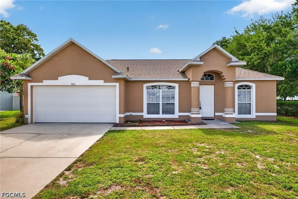 903 SE 5th Avenue Cape Coral FL 33990
