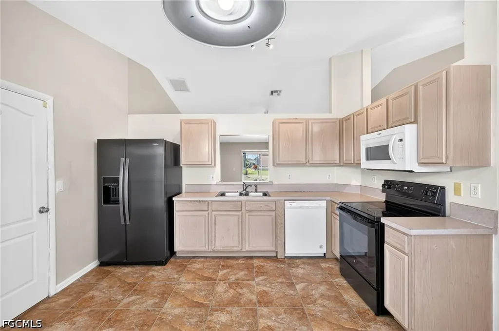 903 SE 5th Avenue Cape Coral FL 33990