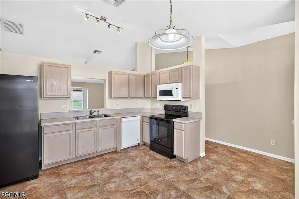 903 SE 5th Avenue Cape Coral FL 33990