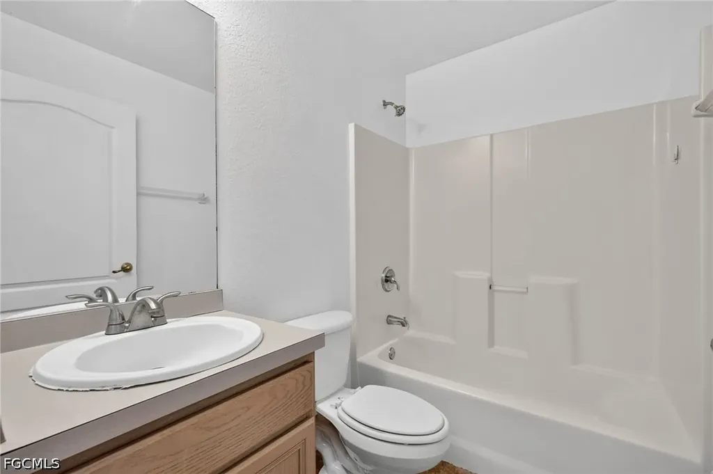 903 SE 5th Avenue Cape Coral FL 33990