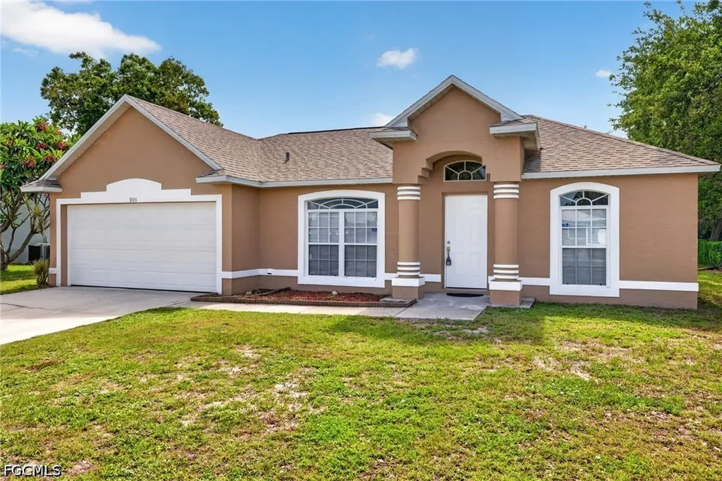 903 SE 5th Avenue Cape Coral FL 33990
