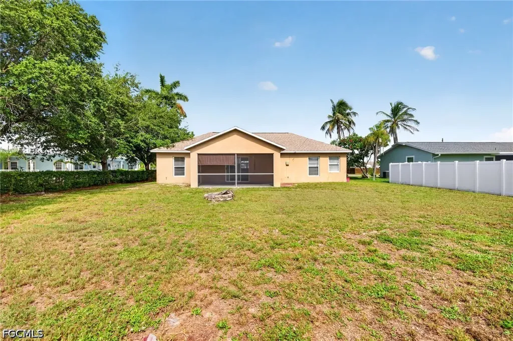 903 SE 5th Avenue Cape Coral FL 33990