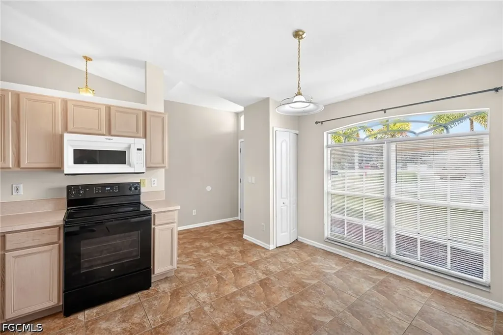 903 SE 5th Avenue Cape Coral FL 33990