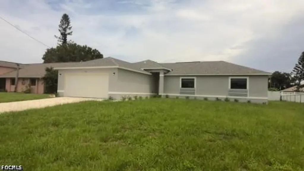 313 SE 17th Place Cape Coral FL 33990