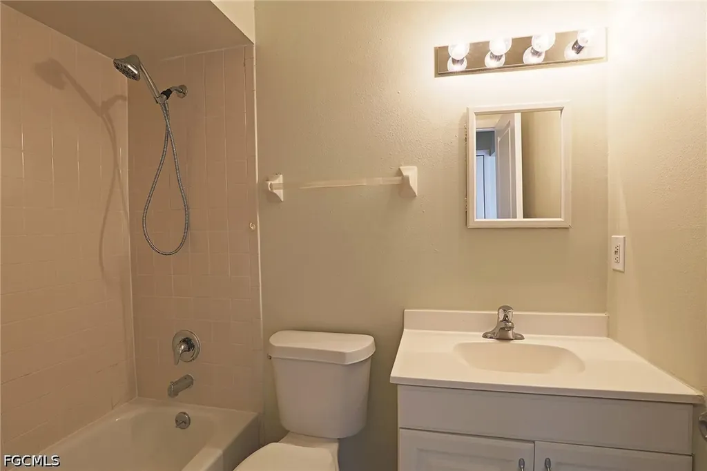 4417 SW Santa Barbara Place Cape Coral FL 33914