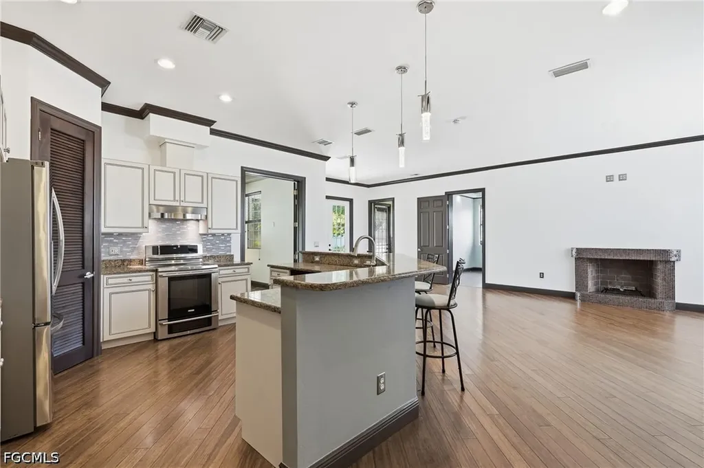 1358 Hopedale Drive Fort Myers FL 33919