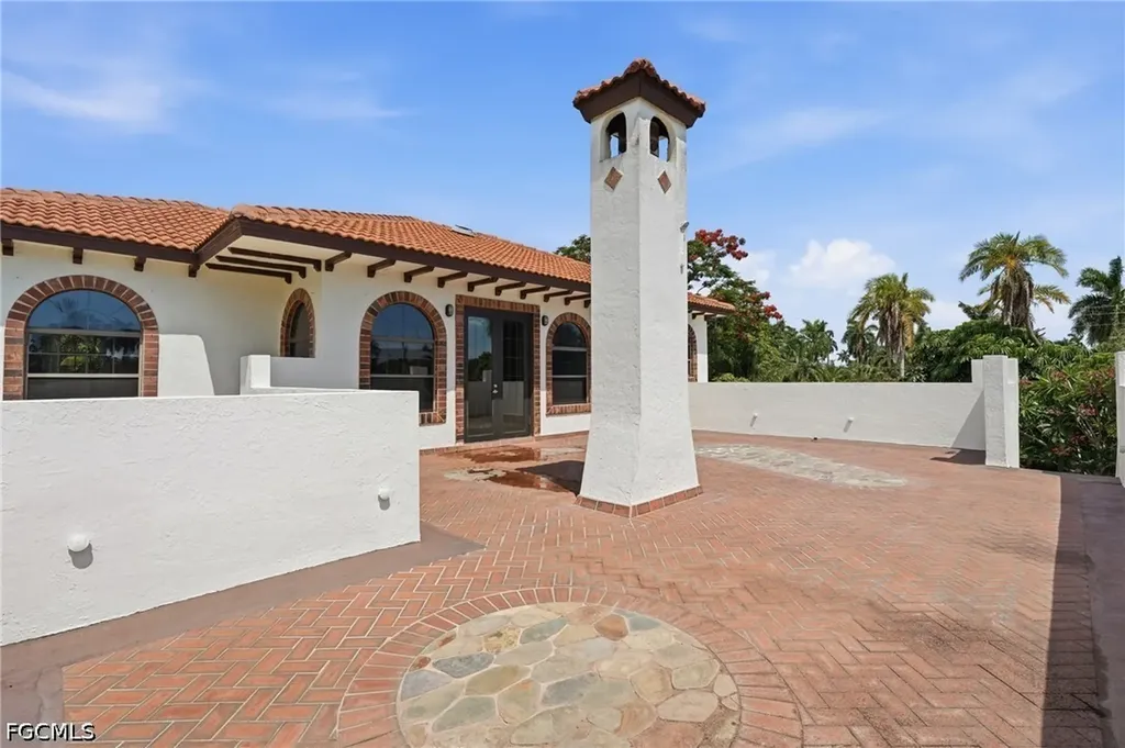 1358 Hopedale Drive Fort Myers FL 33919