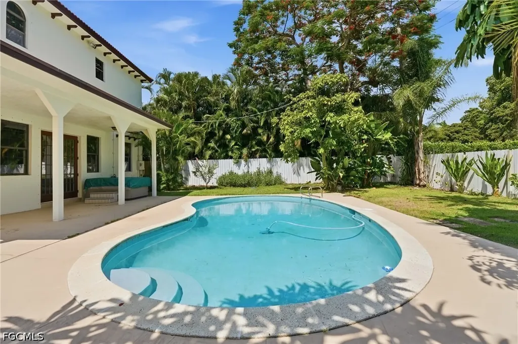 1358 Hopedale Drive Fort Myers FL 33919