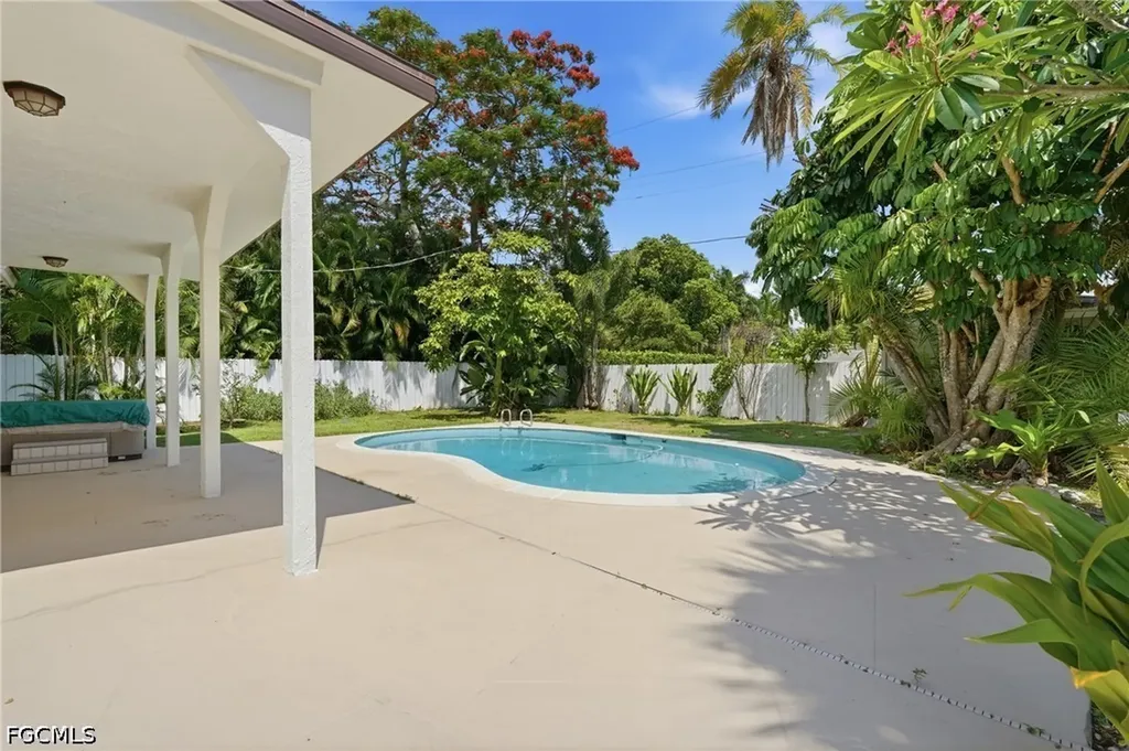 1358 Hopedale Drive Fort Myers FL 33919