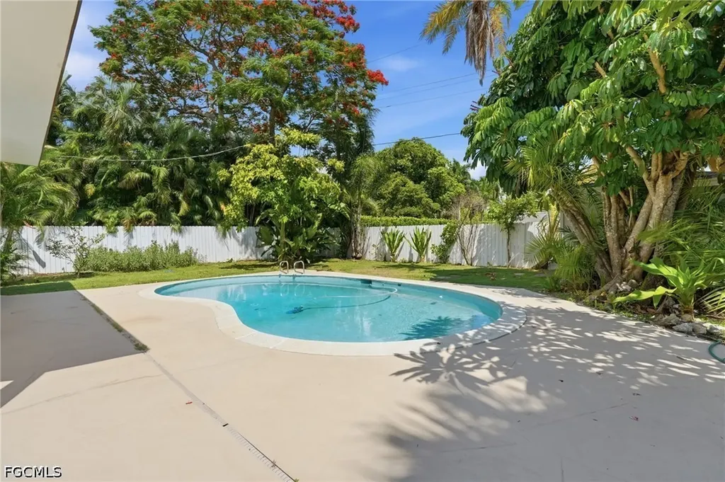 1358 Hopedale Drive Fort Myers FL 33919