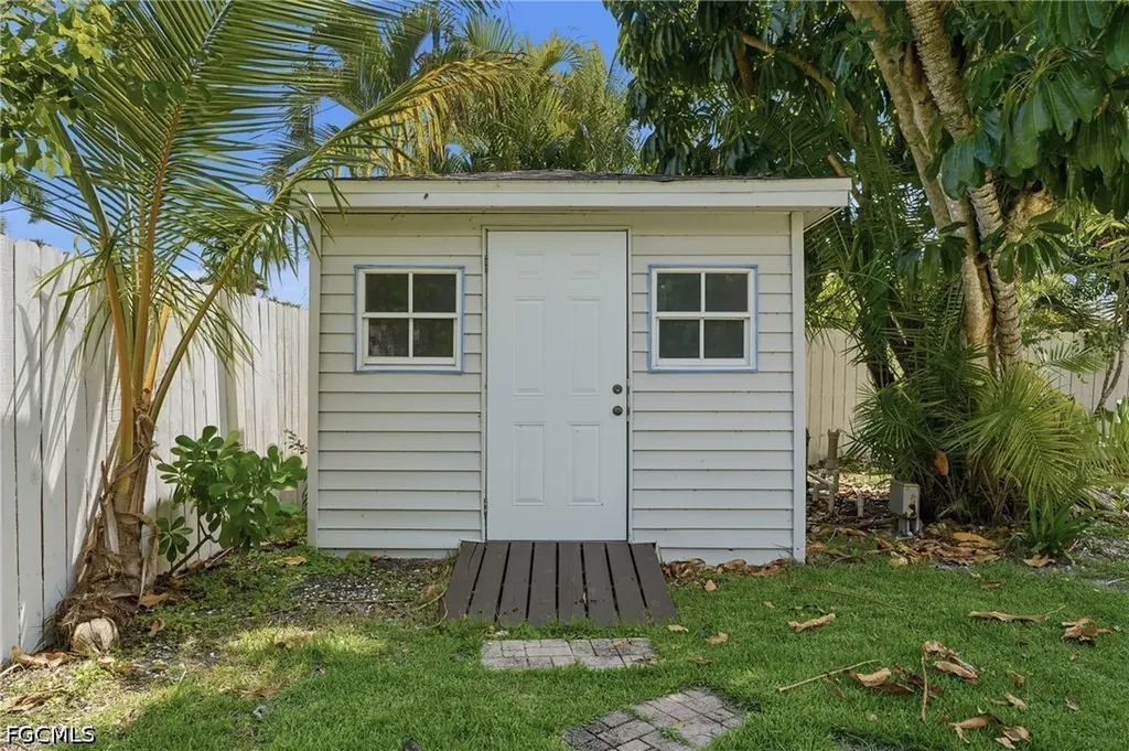 1358 Hopedale Drive Fort Myers FL 33919
