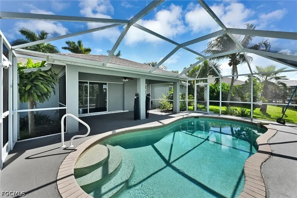 2000 NW 4th Street Cape Coral FL 33993