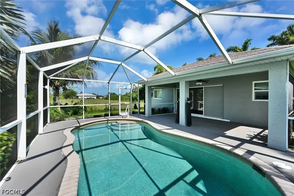 2000 NW 4th Street Cape Coral FL 33993