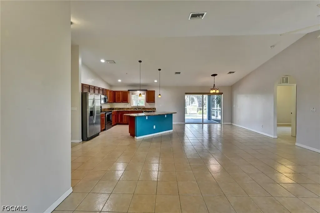 2000 NW 4th Street Cape Coral FL 33993