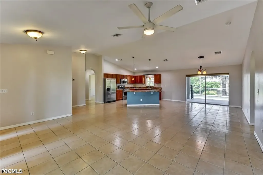 2000 NW 4th Street Cape Coral FL 33993