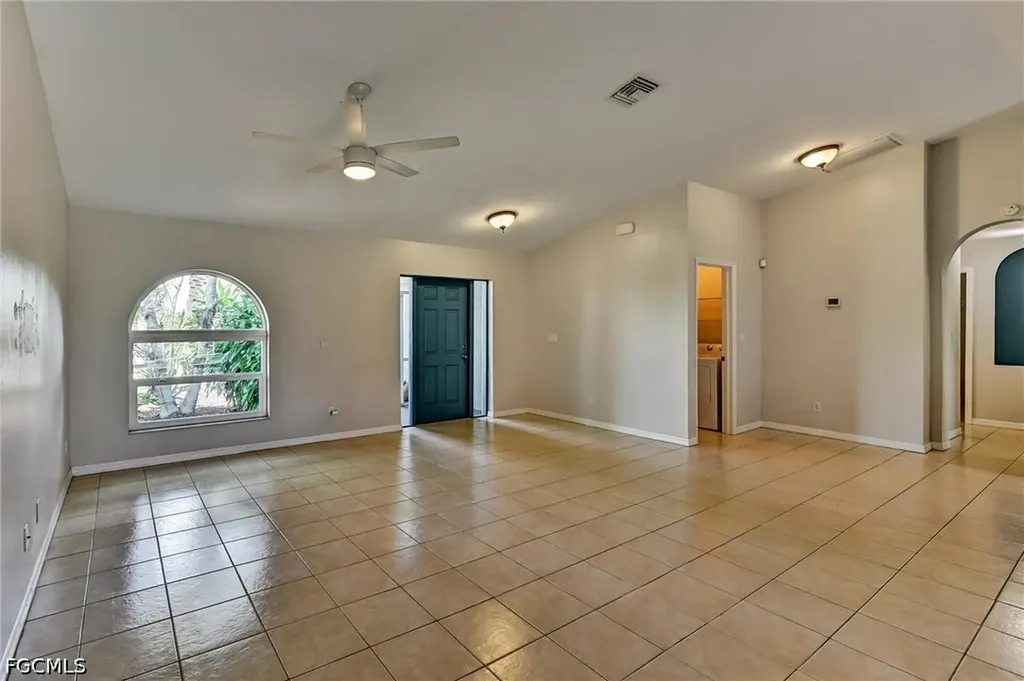 2000 NW 4th Street Cape Coral FL 33993