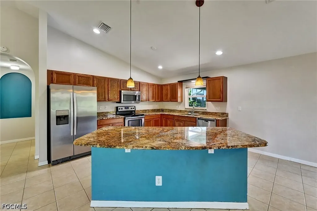 2000 NW 4th Street Cape Coral FL 33993