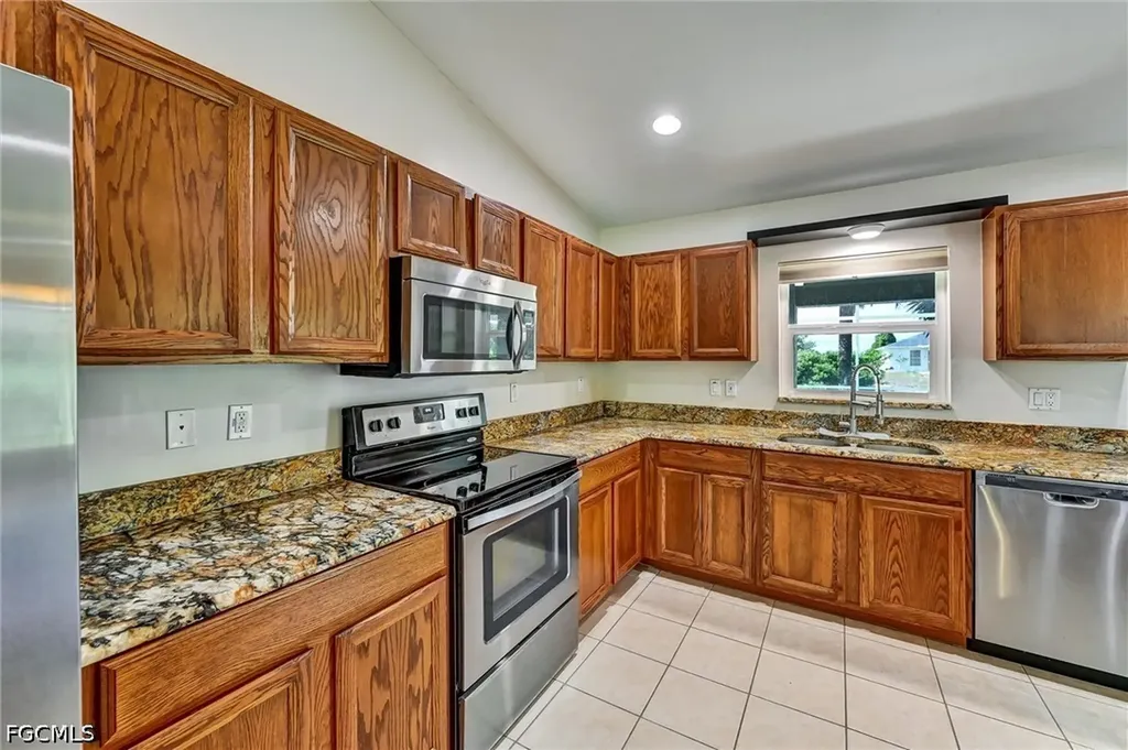 2000 NW 4th Street Cape Coral FL 33993