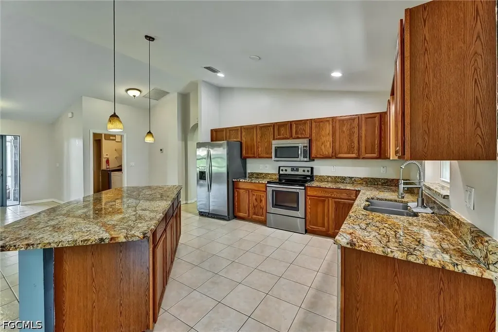 2000 NW 4th Street Cape Coral FL 33993