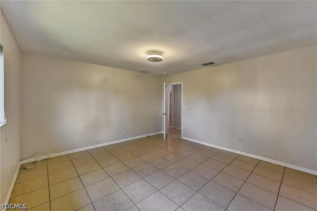 2000 NW 4th Street Cape Coral FL 33993