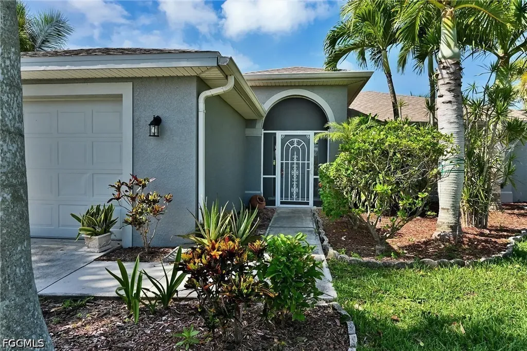 2000 NW 4th Street Cape Coral FL 33993