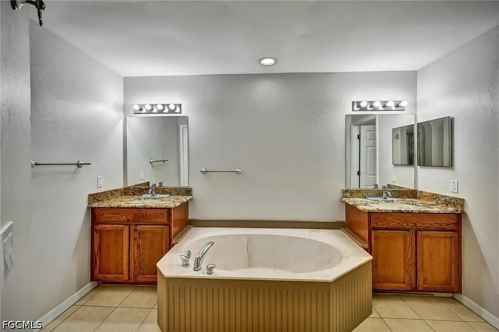 2000 NW 4th Street Cape Coral FL 33993