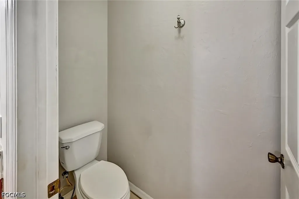 2000 NW 4th Street Cape Coral FL 33993