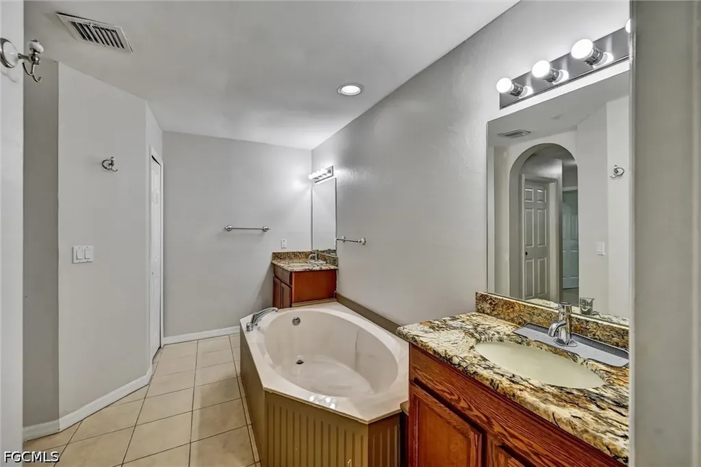 2000 NW 4th Street Cape Coral FL 33993