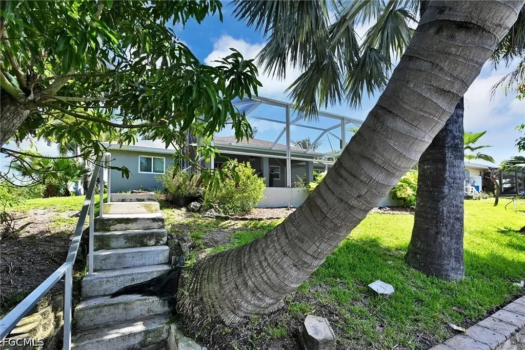 2000 NW 4th Street Cape Coral FL 33993