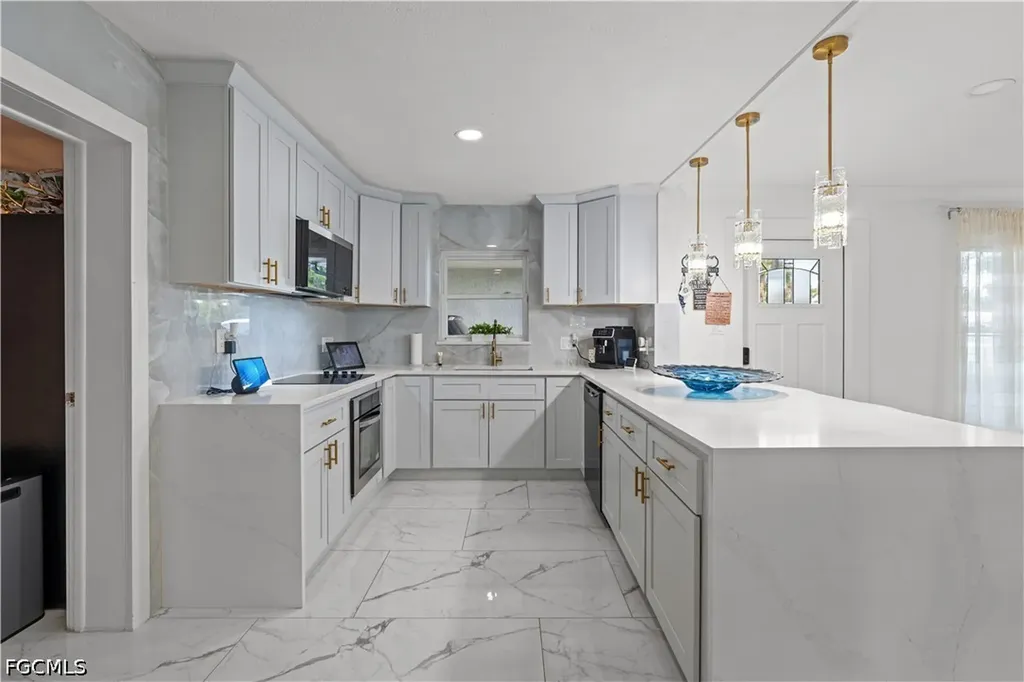 4350 Orangewood Avenue Fort Myers FL 33901