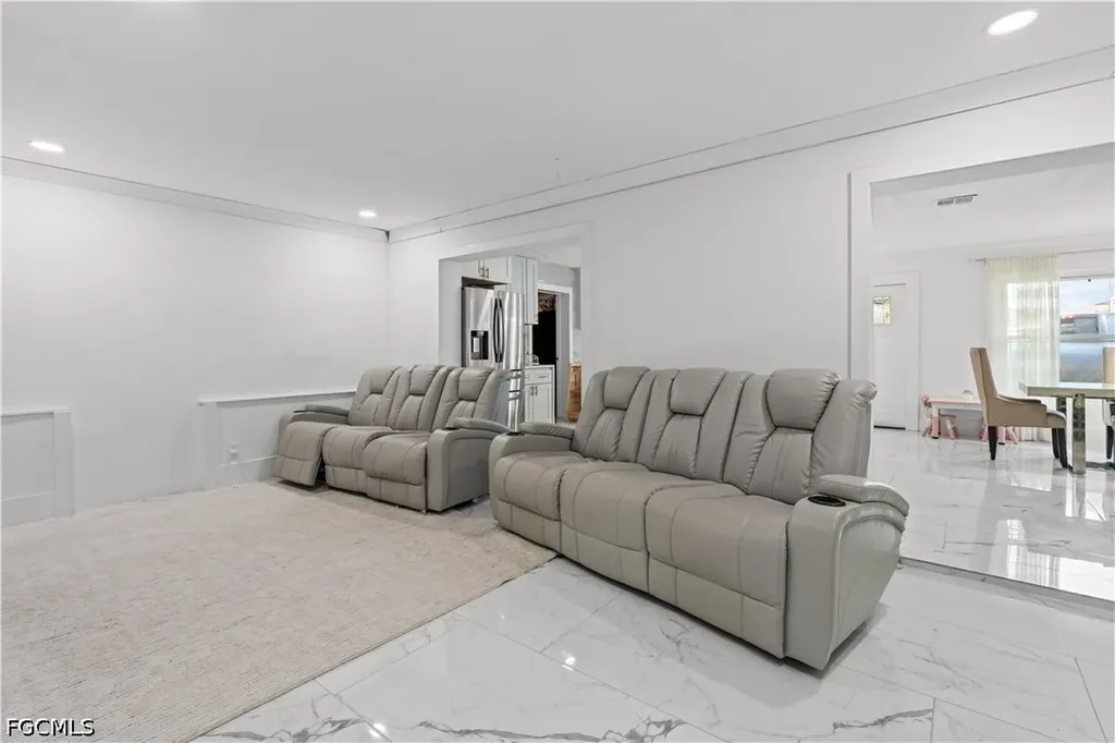 4350 Orangewood Avenue Fort Myers FL 33901