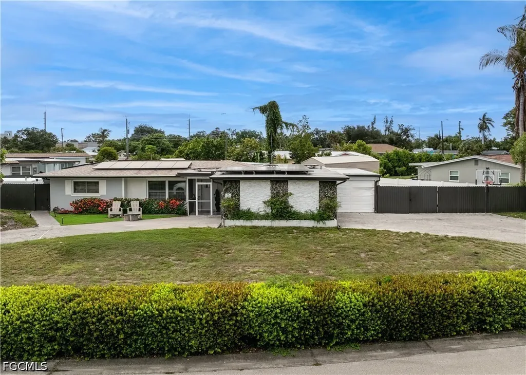 4350 Orangewood Avenue Fort Myers FL 33901