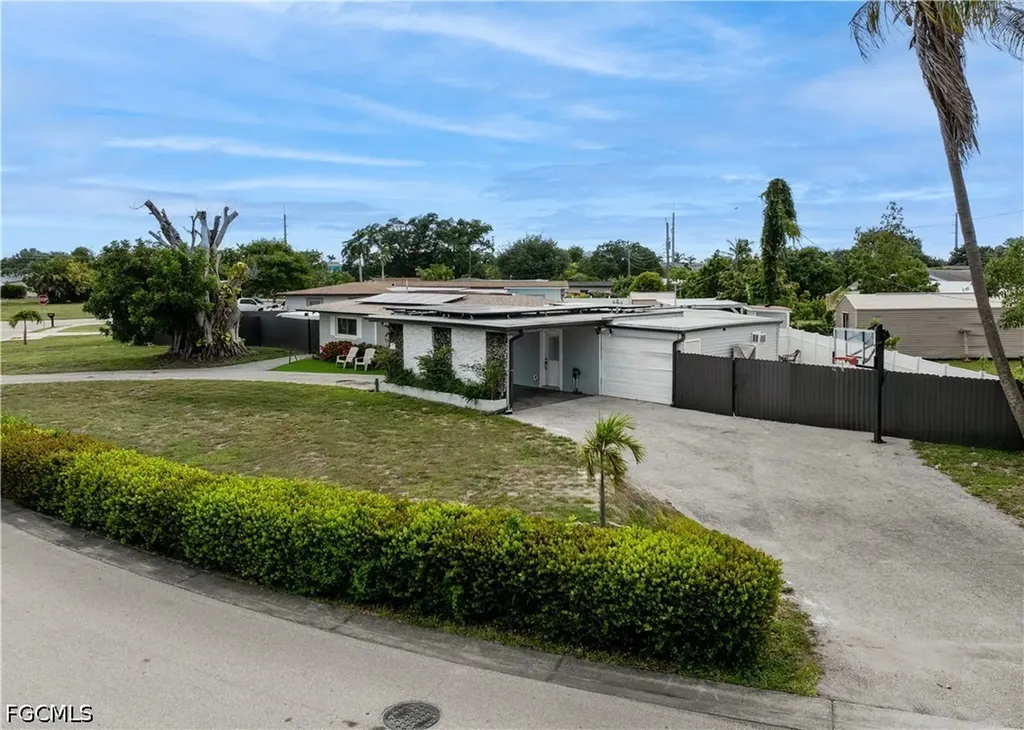 4350 Orangewood Avenue Fort Myers FL 33901