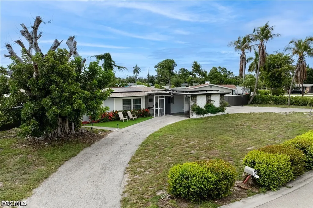 4350 Orangewood Avenue Fort Myers FL 33901