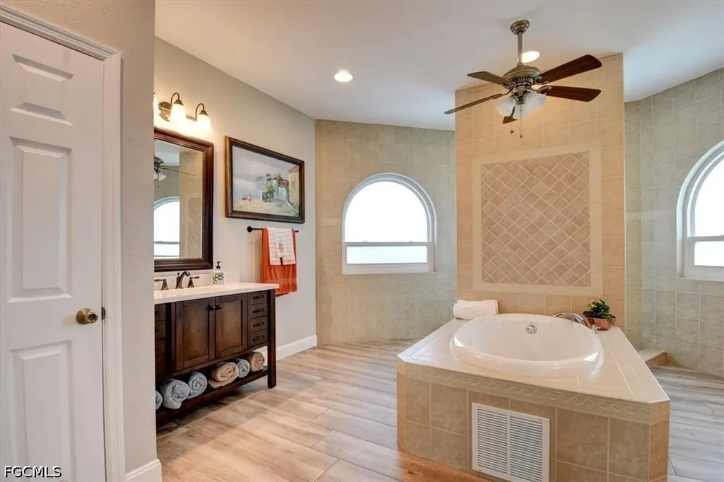 420 SE 32nd Street Cape Coral FL 33904