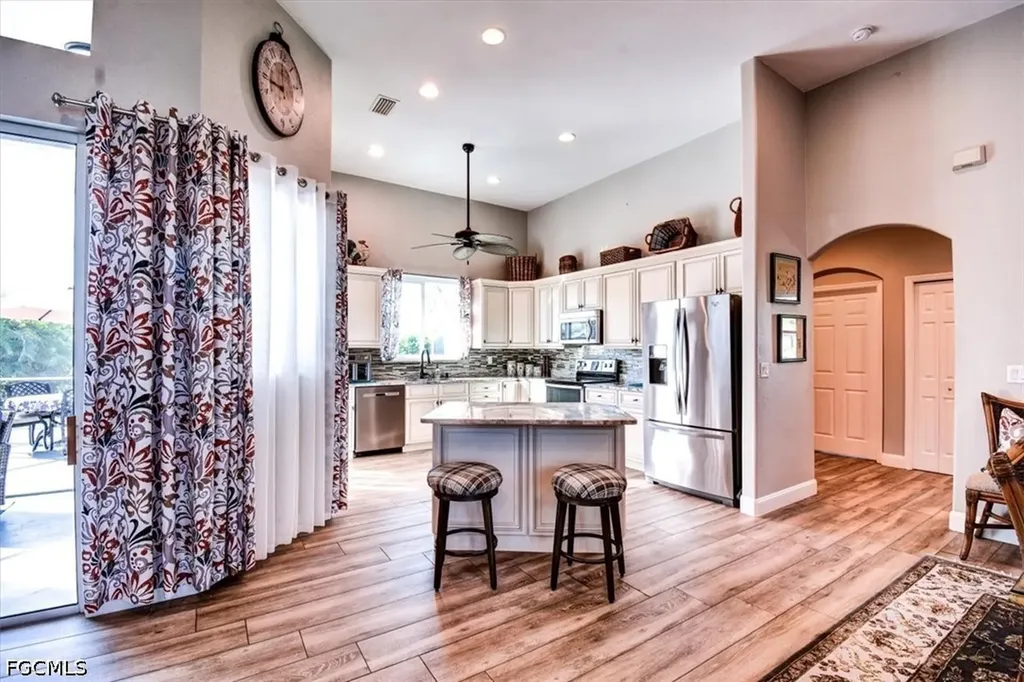 420 SE 32nd Street Cape Coral FL 33904