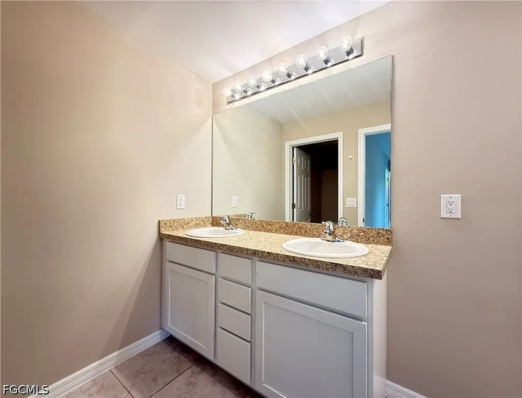 1727 NW 15th Street Cape Coral FL 33993
