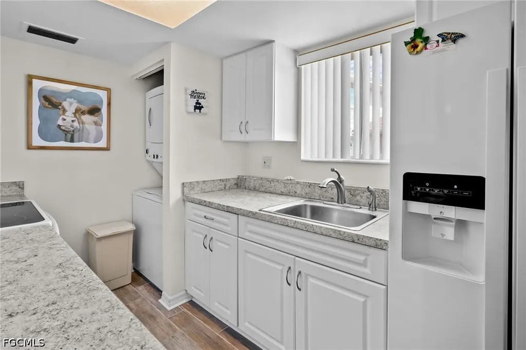 5848 Queen Elizabeth Way Fort Myers FL 33907