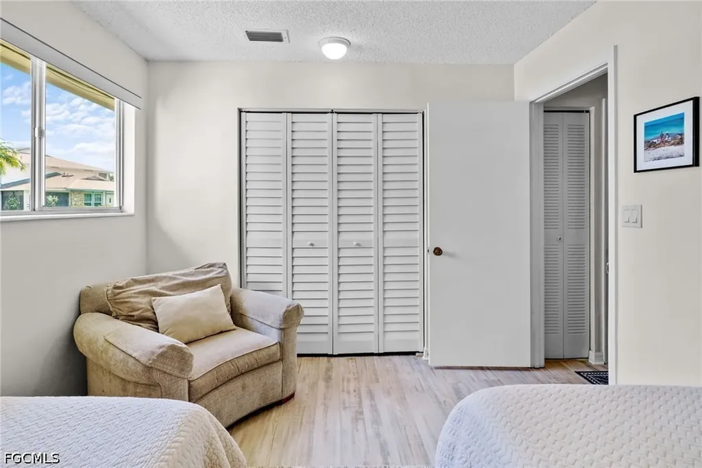 5848 Queen Elizabeth Way Fort Myers FL 33907