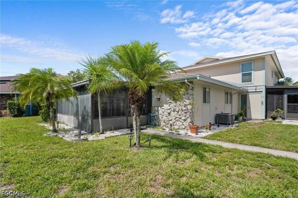 5848 Queen Elizabeth Way Fort Myers FL 33907