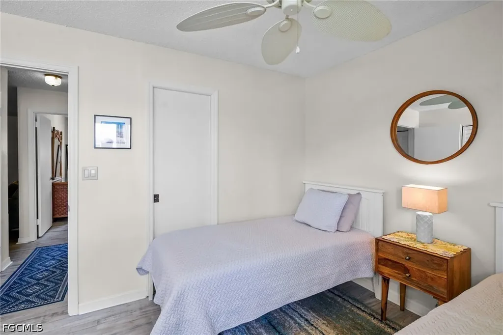5848 Queen Elizabeth Way Fort Myers FL 33907