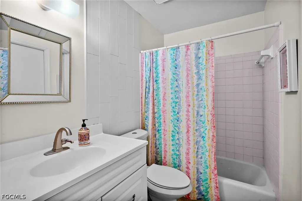 5848 Queen Elizabeth Way Fort Myers FL 33907