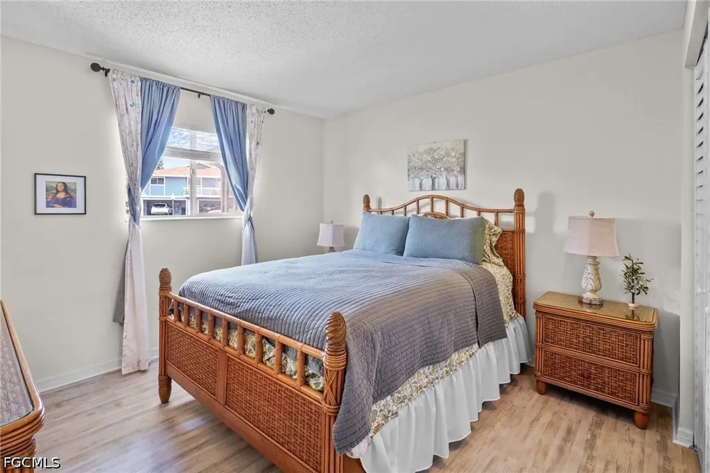 5848 Queen Elizabeth Way Fort Myers FL 33907
