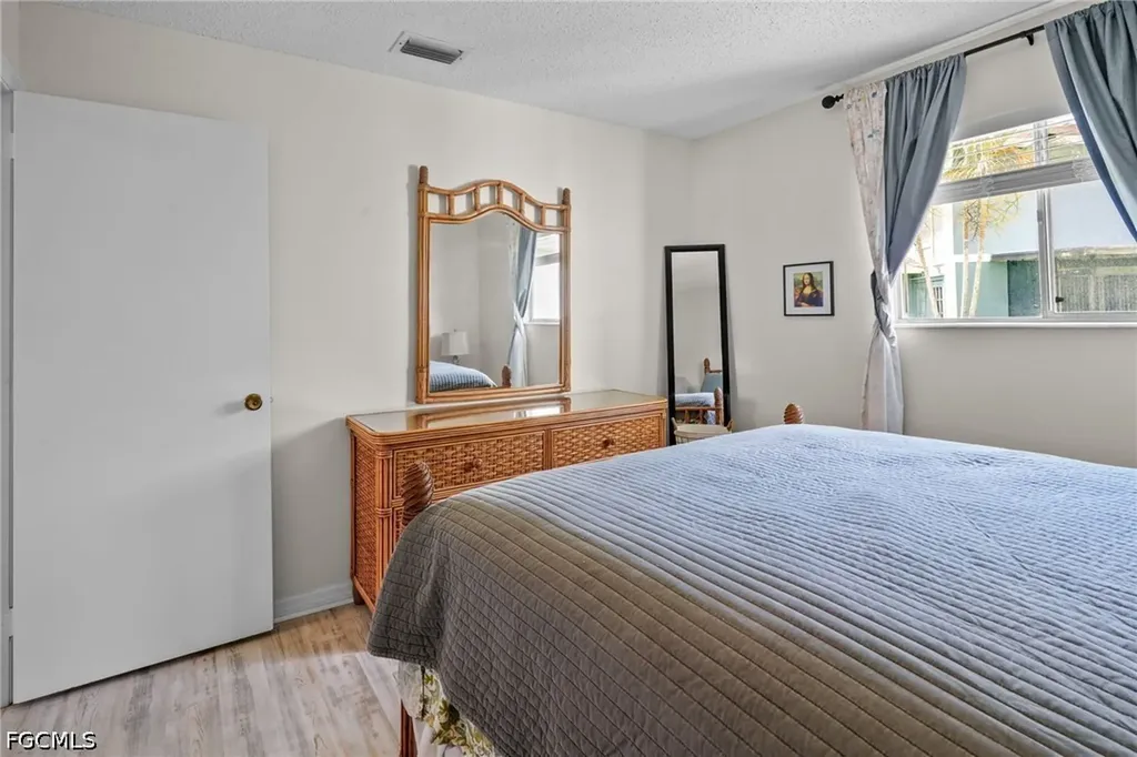 5848 Queen Elizabeth Way Fort Myers FL 33907