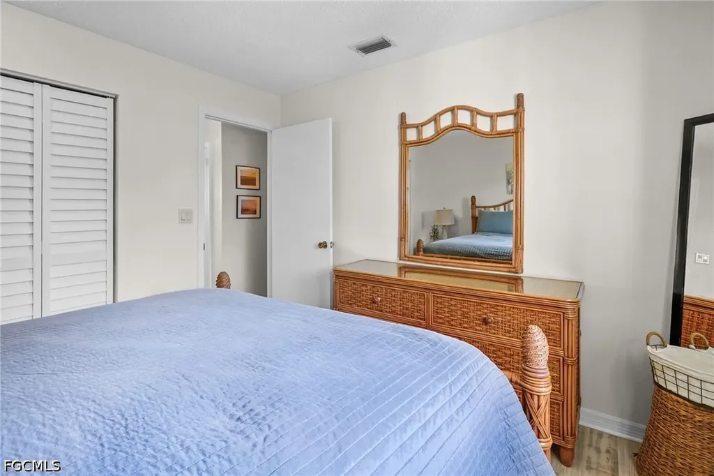 5848 Queen Elizabeth Way Fort Myers FL 33907