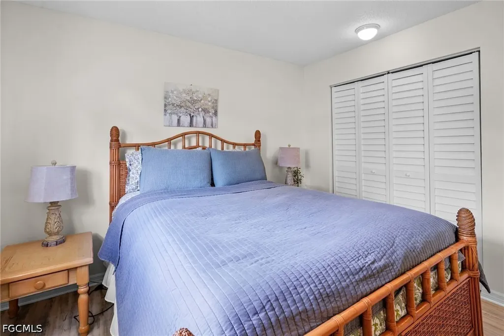 5848 Queen Elizabeth Way Fort Myers FL 33907