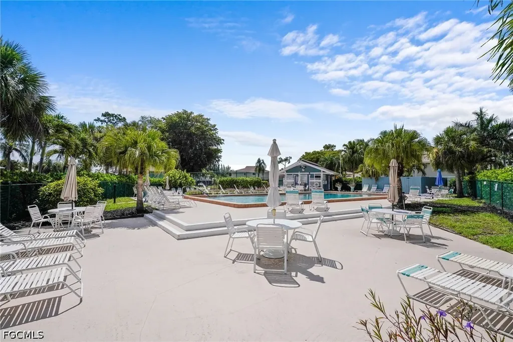 5848 Queen Elizabeth Way Fort Myers FL 33907