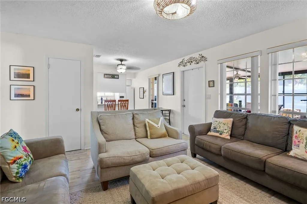 5848 Queen Elizabeth Way Fort Myers FL 33907